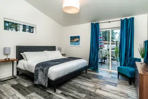 Modern home in NW Bend (w/HOT TUB!) Walk to Shops! - Image 5