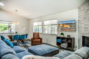 Modern home in NW Bend (w/HOT TUB!) Walk to Shops! - Image 4