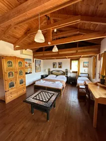 Varias Art House - Image 5