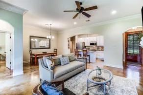 Pet Friendly• 3BR/2BA • 6 Beds • Jacuzzi Tub - Image 4