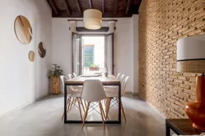 Spacious 4-bedroom apartment in Triana - Image 2