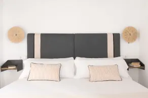 Spacious 4-bedroom apartment in Triana - Image 3