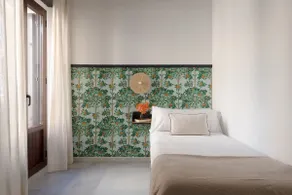 Spacious 4-bedroom apartment in Triana - Image 4