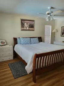 3 bedroom, 2 bath,  pool home that sleeps 6, with screened back patio - Image 4