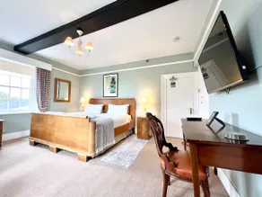 Historic 'Colthrop Manor' House | Sleeps 17 - Image 4