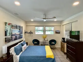 Walk to Mizner/Brightline, Parking, Wi-Fi, Patio - Image 2