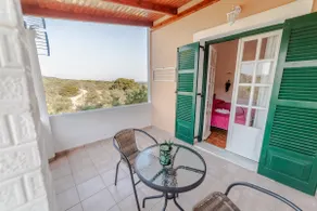 Accommodation with sea views - Image 2