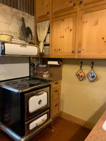 Bunkhouse on Creek Road - Image 5