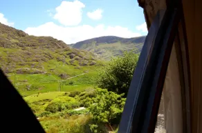 Secluded cottage nestled in the Beara Peninsula - Image 4