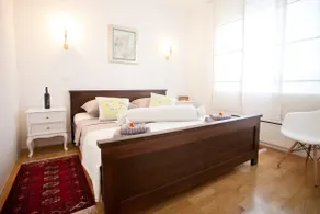The best apartmants in Centre for large groups - Image 4