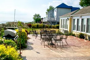 \"SHELLSEEKER\"  4 BED LAKEFRONT PRIVATE BEACH SLEEPS 14 plus - Image 3