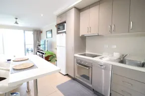 Airlie Central Apartments - Image 2