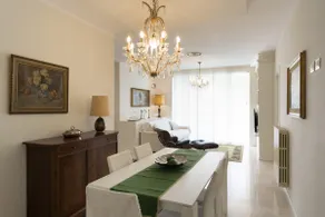 Elegant luxury apartment in the center in front of the theater - Image 3