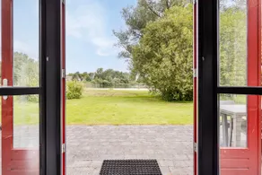 Holiday home by the water with a view - Image 2