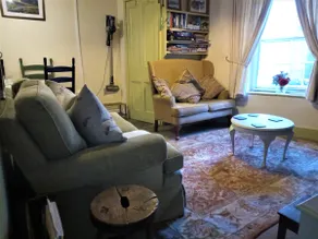 Ty Hen - Quirky Grade II Listed Cottage - Image 3