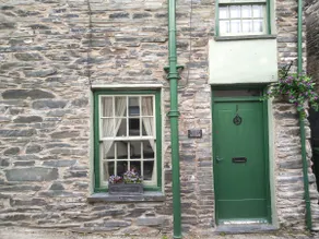 Ty Hen - Quirky Grade II Listed Cottage - Image 2