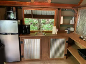 Lakeside Luxury Glamping Cabin 2 at Horsehead Lake - Image 4