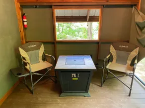Lakeside Luxury Glamping Cabin 2 at Horsehead Lake - Image 5