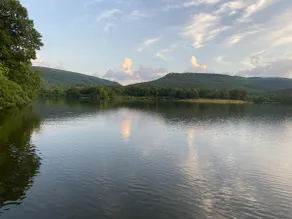 Lakeside Luxury Glamping Cabin 2 at Horsehead Lake - Image 2
