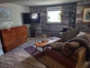 Purely Canadian Mountain Retreat Sleeps 4 - Image 5