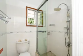 Jane's Serenity Guesthouse 2 bedroom Holiday Home - Image 3