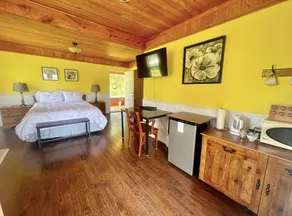 The Lobster Den - Image 5