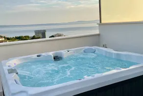 Bubbles Penthouse with Jacuzzi - Image 5