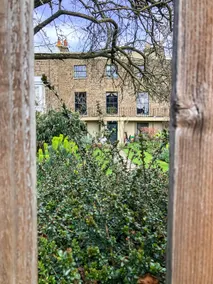 Georgian house, ten minutes from the beach. - Image 2