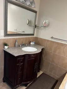 2 KING Bed/2 Bath Condo, steps from Avon Theatre - Image 5