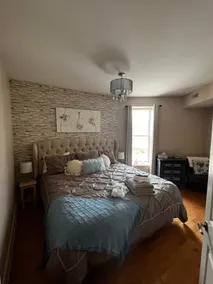 2 KING Bed/2 Bath Condo, steps from Avon Theatre - Image 2