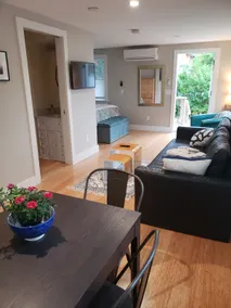 Sunny Wakefield studio apartment - Image 2