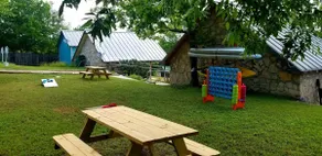 Blanco Riverside Getaway - Yellow Bungalow Cottage - Image 5