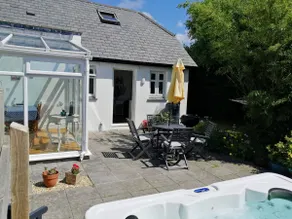 Honeysuckle Cottage with optional hot tub - Image 4