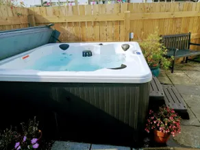 Honeysuckle Cottage with optional hot tub - Image 5