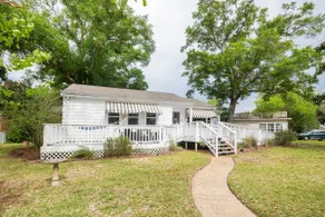 Tidy Bayou Bungalow - Image 2