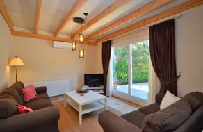 Cosy family villa with private pool - Image 2