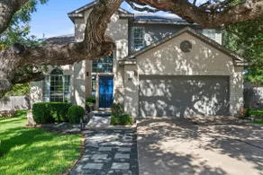 Stay @ the TREEHOUSE! 4 bedroom+game room+huge backyard - Image 2