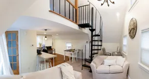 Charming Private Guest House and Terrace - Image 4