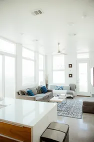 Luxurious Dual-Master Entire House - Image 5