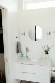 Luxurious Dual-Master Entire House - Image 3