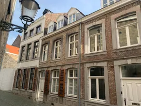 Atmospheric home in historic center - Image 2