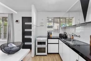 Heart of Wembley, 2 BR, 6km to Floreat Beach - Image 4