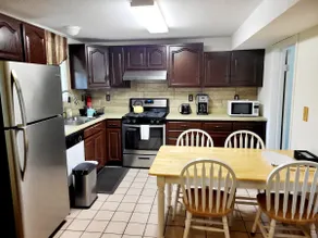Private and Spacious Apartment - Image 2