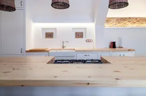 A historic XVI century beach home near Barcelona - Image 4
