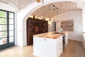 A historic XVI century beach home near Barcelona - Image 3