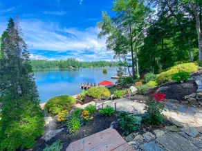 Dockside Manor, Lakefront Sleeps 21, jacuzzi, sala de juegos y bar, cerca de Lake George - Image 4