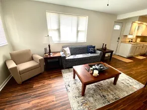 Cheerful 2 Br home with fireplace - Image 2