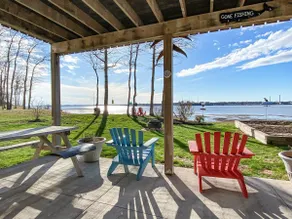 Scenic Harbour View House Waterfront - Image 3