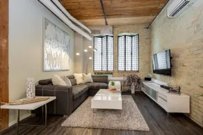 Warehouse Loft in Exchange District w/Parking! - Image 2