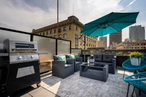 Warehouse Loft in Exchange District w/Parking! - Image 3